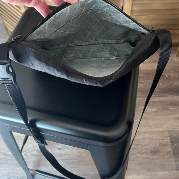 Dakine purse. Black Crossbody Bag. Durable. - Picture 3 of 8